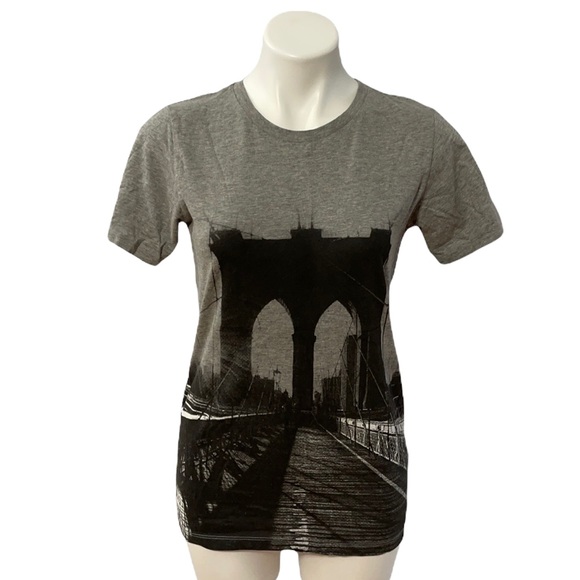 Brooklyn Bridge Graphic Tee, Size XS - Picture 1 of 8